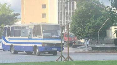 У Луцьку чоловік захопив автобус із заручниками. Невдоволений системою