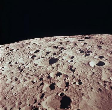 La superficie de la luna de cerca