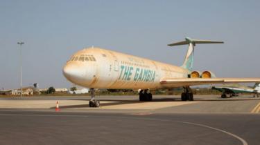 Un Boeing 727 et deux petits avions épandeurs ayant appartenus à Jammeh.