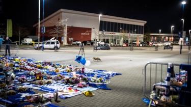 Fox among tributes