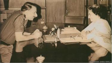 ভারতের তৎকালীন প্রধানমন্ত্রী ইন্দিরা গান্ধীর সঙ্গে জেনারেল স্যাম মানেকশ'