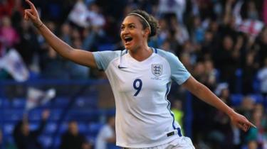 Lucy Bronze aliisaidia Lyon kupata vikombe viwili msimu uliopita