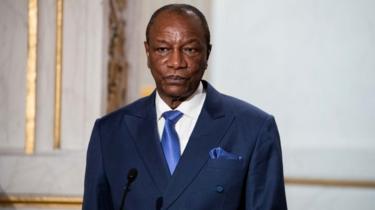 Pour entrer en vigueur, le nouveau code civil doit être promulgué par Alpha Condé, le président de la Guinée, qui s'est opposé à une modification de la loi favorable à la polygamie, en décembre 2018.