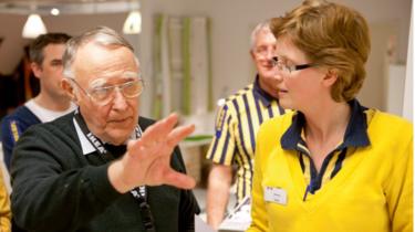 Ingvar Kamprad dans un magasin Ikea vers 2007