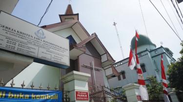 Masjid dan gereja di Solo