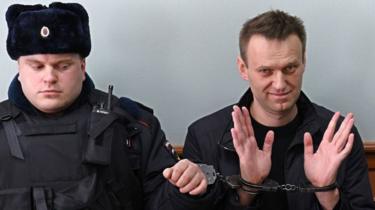 Kremlin critic Alexei Navalny, who was arrested during March 26 anti-corruption rally, gestures during an appeal hearing at a court in Moscow on March 30, 2017.
