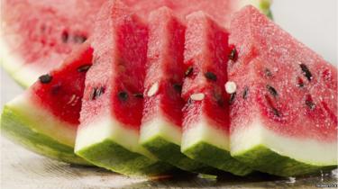 Kann Wassermelone essen Sonnenbrand helfen?