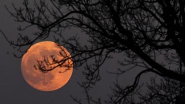 La superluna vista desde Londres.