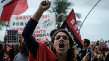 Manifestante contro il Presidente Michel Temer a Rio de Janeiro, in Brasile, Maggio 21, 2017
