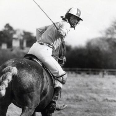 Ginger Baker jouant au polo