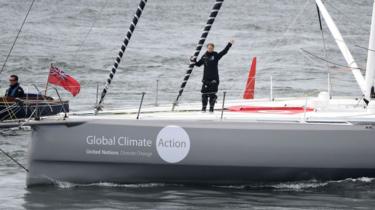 La militante du climat Greta Thunberg navigue sur un yacht à destination de New York