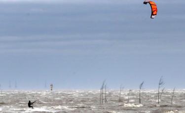 A kite surfer on the Weser river in Bremerhaven, northern Germany, 9 February 2020