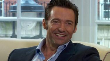 Hugh Jackman: "My surgeon told me not sing. Fi-lo na mesma. E depois corri para a recuperar. Valeu a pena!""My surgeon told me not to sing. I did it anyway. And then I ran back to get it (my nose) restitched. Worth it!"