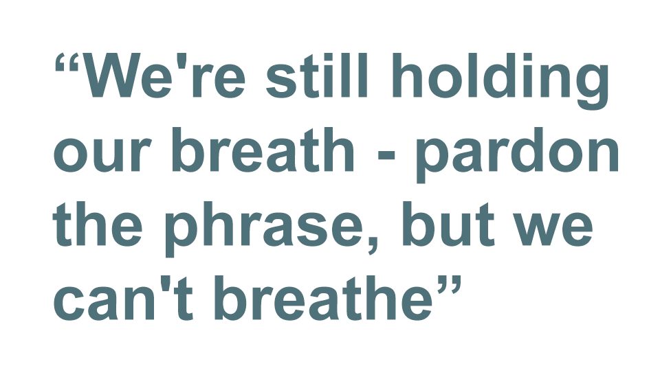 Quotebox: Ainda estamos a suster a respiração - perdoe a frase, mas não conseguimos respirar