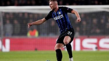 Inter Milan wamekubali kuongeza mara dufu mshahara wa Milan Skriniar ili kumzuwia kuhamia timu za ligi ya Primia