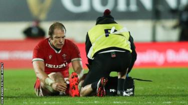 Wales kapten Alun Wyn Jones har vunnit 143 landskamper för Wales och spelat nio tester för British and Irish Lions