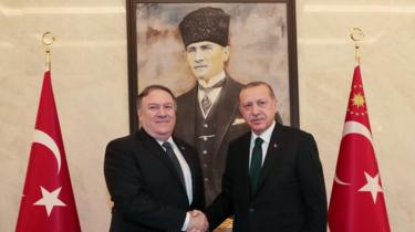 Mike Pompeo(kushoto) na raisi wa Uturuki Recep Tayyip Erdogan(kulia)