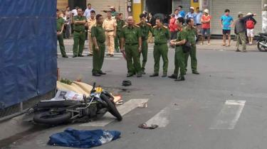 Hiện trường tai nạn tại ở giao lộ Võ Công Tồn - Tân Hương thuộc phường Tân Qúy, quận Tân Phú