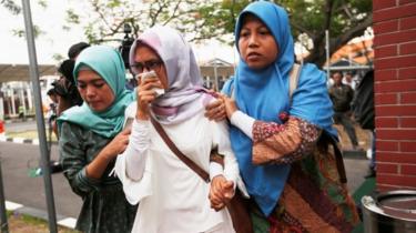 Relatives of passengers of Lion Air flight JT610 that crashed into the sea, arrive at crisis centre at Soekarno Hatta International airport near Jakarta, Indonesia, October 29, 2018.