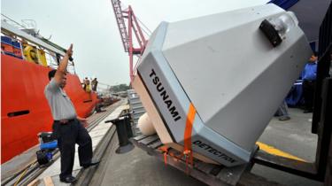 Workers unload a Tsunami Buoy, a device to detect early tsunami warnings, donated by the US National Oceanographic and Atmospheric Administration (NOAA) in Jakarta on June 10, 2008