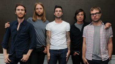 Maroon 5 (de gauche à droite) : Jesse Carmichael, James Valentine, Adam Levine, Matt Flynn et Mickey Madden