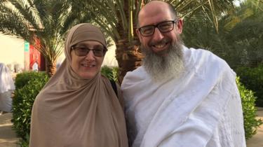 Hanan Sandercock dan suaminya John Smith.