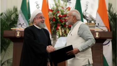 íránský Prezident Hassan Rouhani s Indický Premiér Narendra Modi