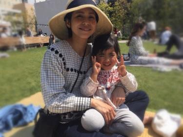Mana Matsunaga e a filha Riko, em foto de fevereiro, dois meses antes delas morrerem atropeladas por um motorista de 87 anos em Tóquio