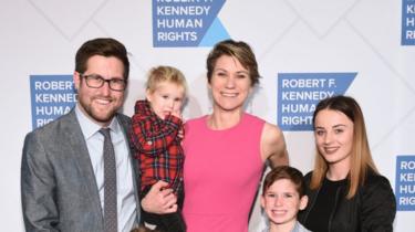 David McKean, Maeve Kennedy Townsend McKean en familie wonen de Robert F. Kennedy Human Rights Hosts 2019 Ripple Of Hope Gala Auction In NYC op 12 december 2019 in New York City