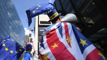 Pro EU supporters outside the Labour NEC meeting