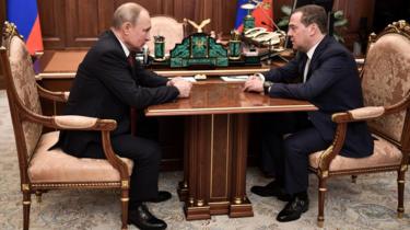 Der russische Präsident Wladimir Putin mit Premierminister Dmitri Medwedew