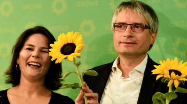 Co-leader of the Green party Annalena Baerbock and German Greens party top candidate Sven Giegold celebrate