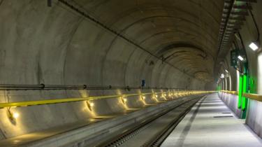 interiorul tunelului de bază Gotthard
