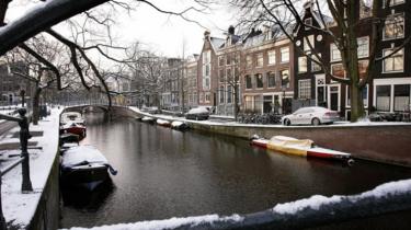 en af Amsterdams mange kanaler's many canals