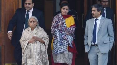 Mother and wife of Kulbhushan Jadhav