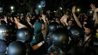 Protestors confront police in front of the Catalonian parliament in Barcelona, October 1 2018