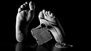 39 people found dead in lorry container