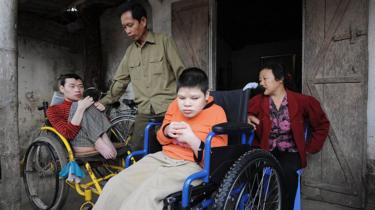 Nhiều nạn nhân chất độc màu da cam là người khuyết tật cần sử dụng xe lăn