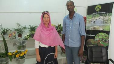 Maxamed iyo mary Harper oo dhex jooga meherad uu Muqdisho ka hirgaliyey