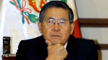 Alberto Fujimori het bijwonen van de opening van een vergadering van de latijns-Amerikaanse presidenten in Lima, 9 juni 2000