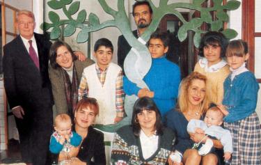 Back row left to right: Reg Green, Maggie Green, Andrea Mongiardo, Francesco Mondello, Tino Motta, Anna Maria Di Ceglie, Eleanor Green. Seated: Laura Green, Maria Pia Pedala, Domenica Galleta, Silvia Ciampi, Martin Green