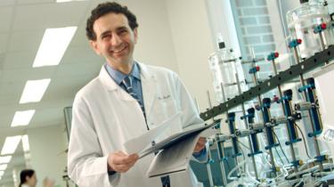  Dr Atala in his lab