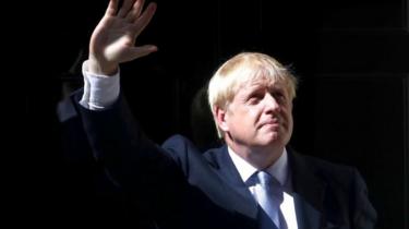 Boris Johnson devant Downing Street