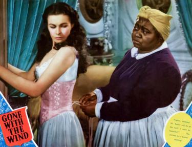 Pryč s Větrem film stále ukazuje Scarlett O 'Hara (Vivien Leigh) a její archetypální Černošská služka, Chůva (Hattie McDaniel)'Hara (Vivien Leigh) and her archetypal Negro housemaid Mammy (Hattie McDaniel)