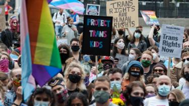 Una protesta por los derechos de las personas transgénero en Londres