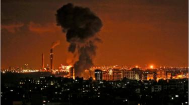 Smoke rises from Gaza City after Israeli air strikes (12 November 2018)