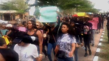 Women dey protest