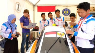 mobil balap