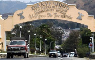 A sign at the entrance to the town of Tecalitlán reads "Welcome to the land of the best Mariachi in the world"