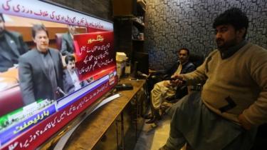 People watch Pakistani PM Imran Khan's address in parliament in Peshawar, Pakistan. Photo: 28 February 2019